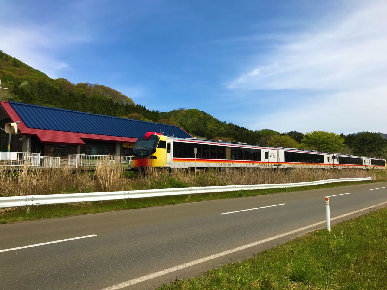 窓が大きい五能線