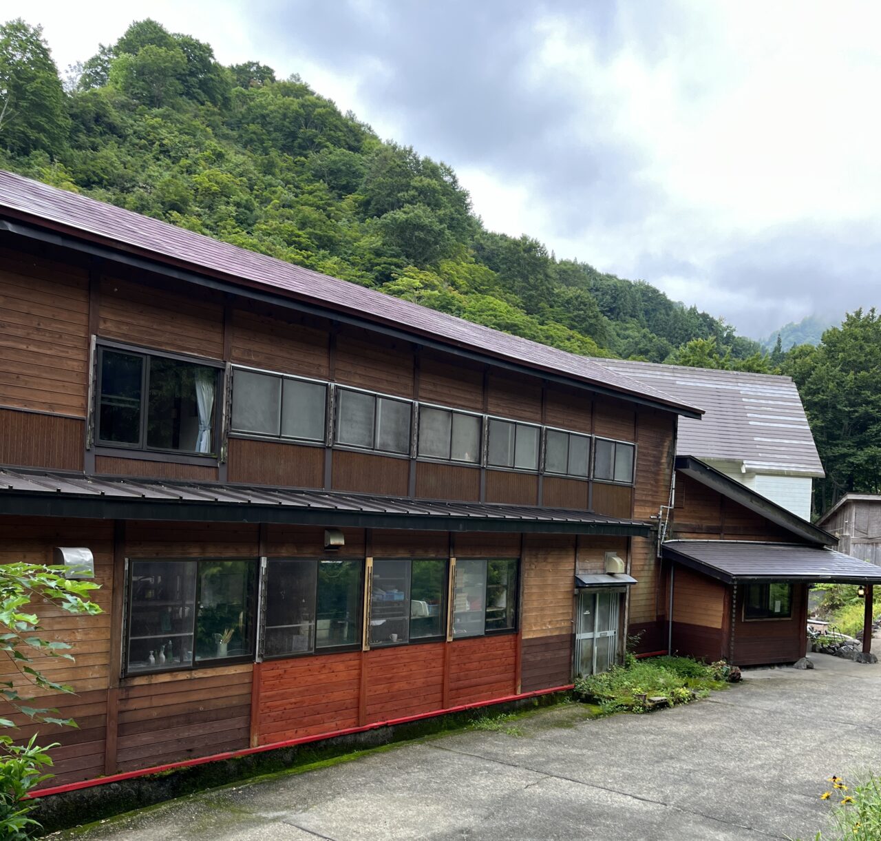 駒の湯山荘の外観