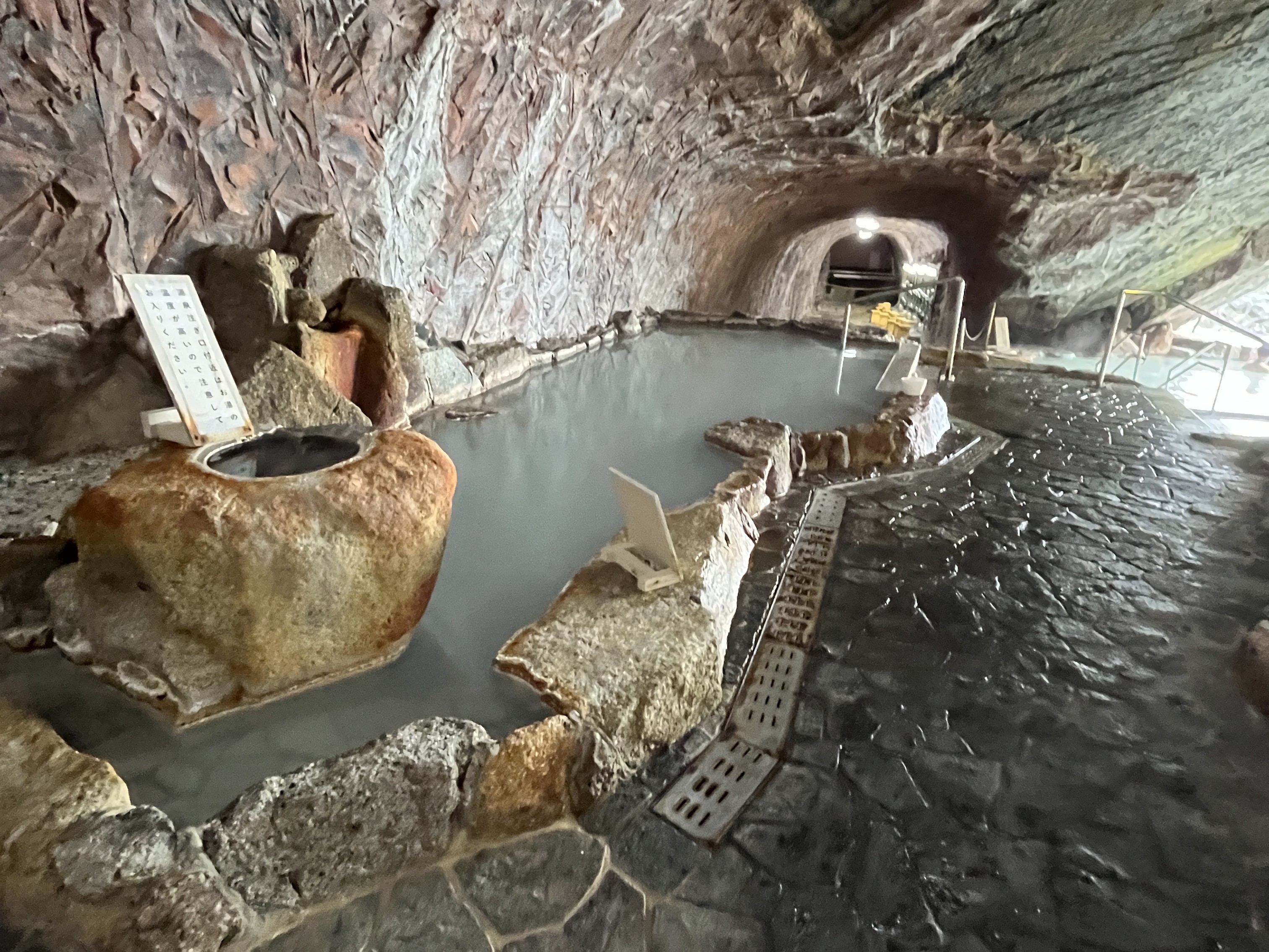 海が望める洞窟風呂「忘帰洞」