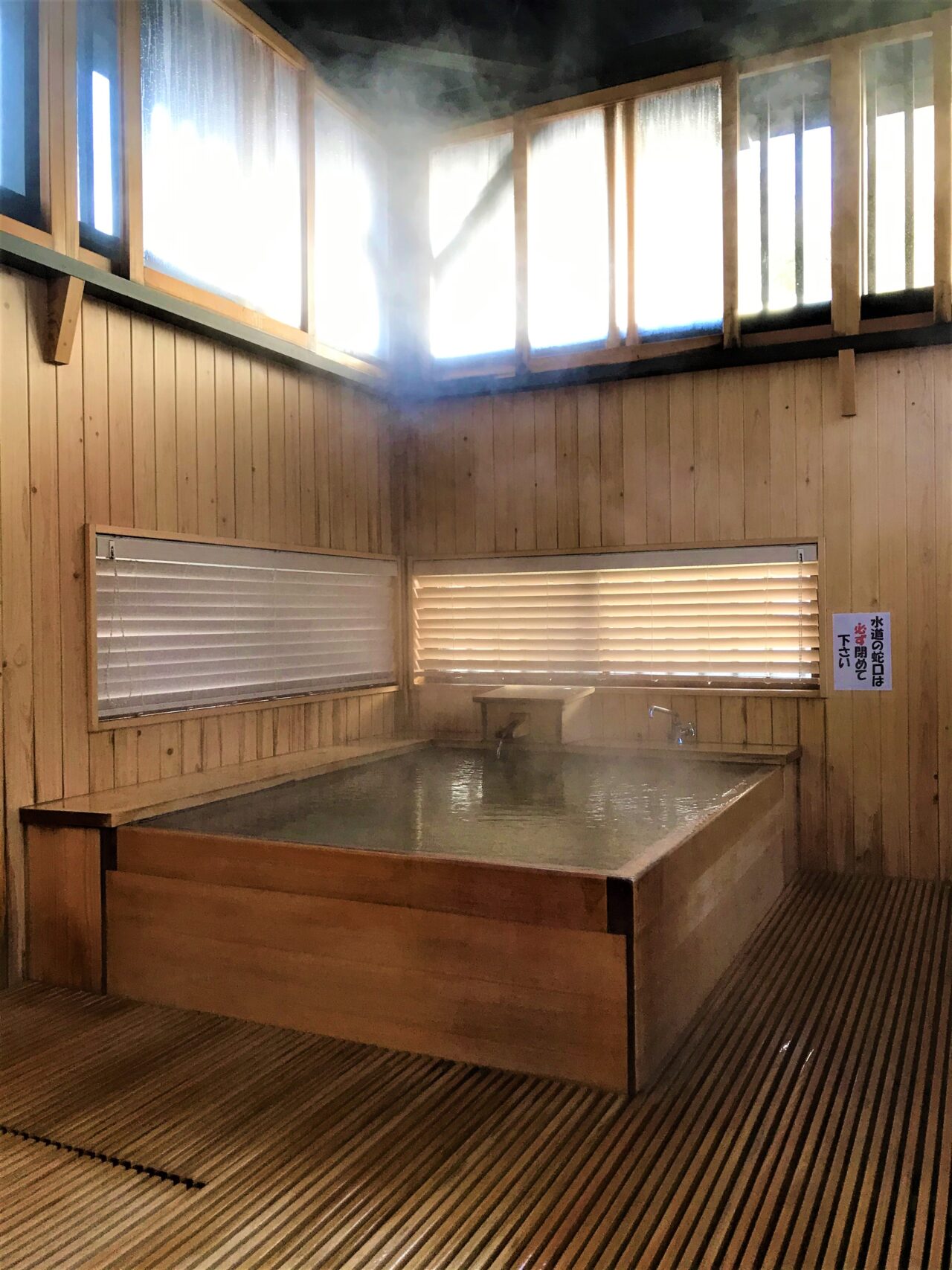 永澤平八の大きい貸切風呂の浴槽