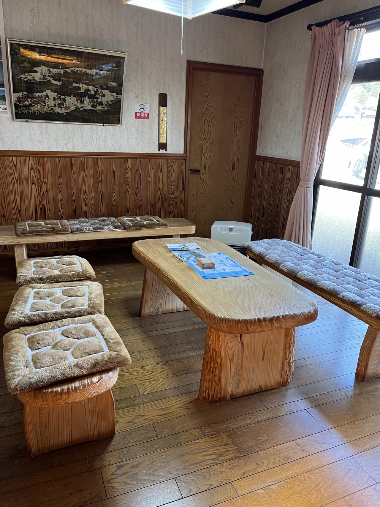 ロビーにはくつろげるエリアも