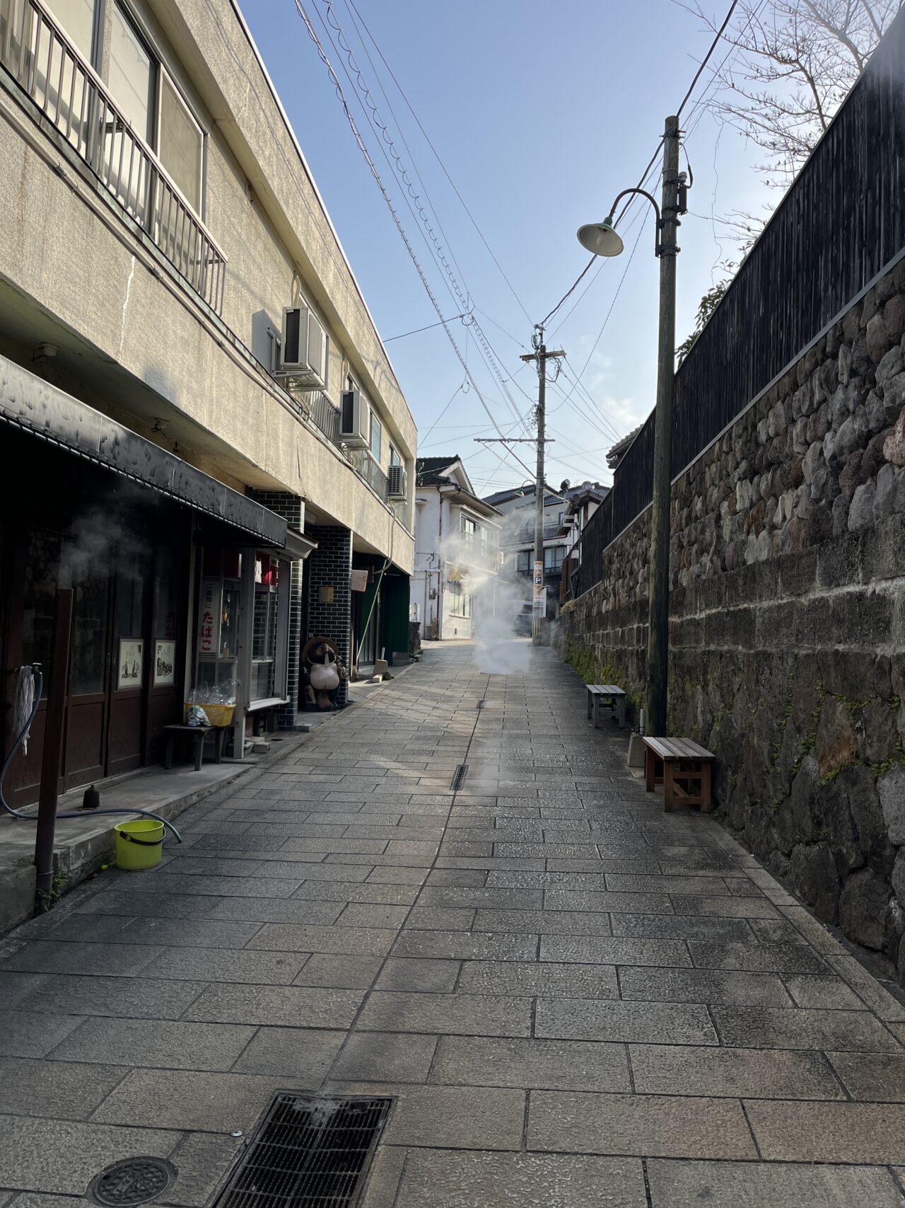 地面から立ち上る湯気