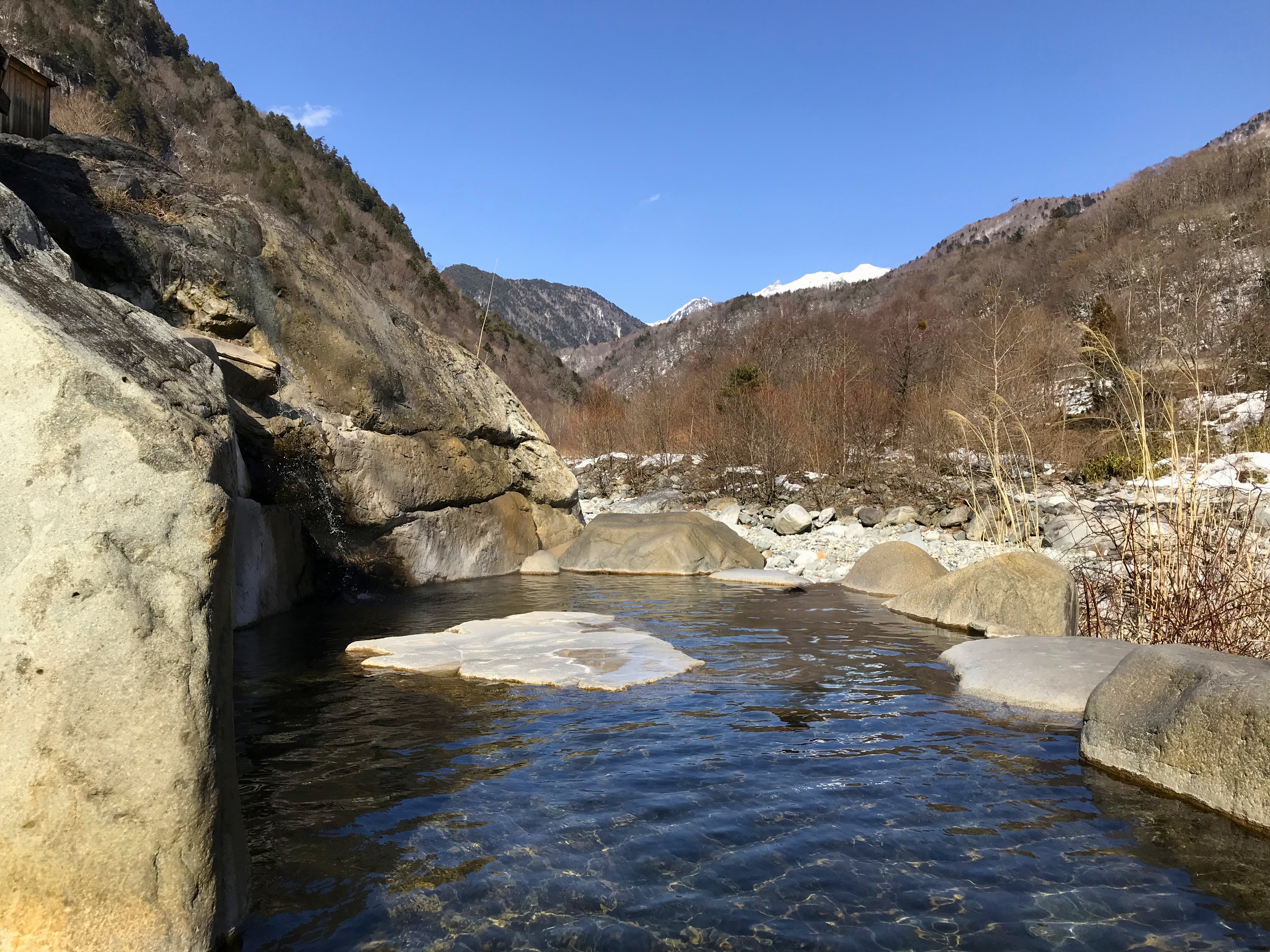 槍ヶ岳が望める混浴露天風呂