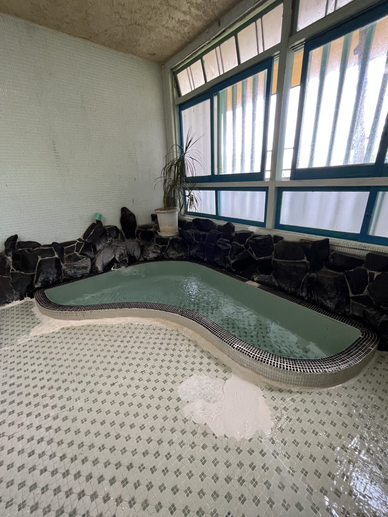 懐かしのタイル張りの浴槽