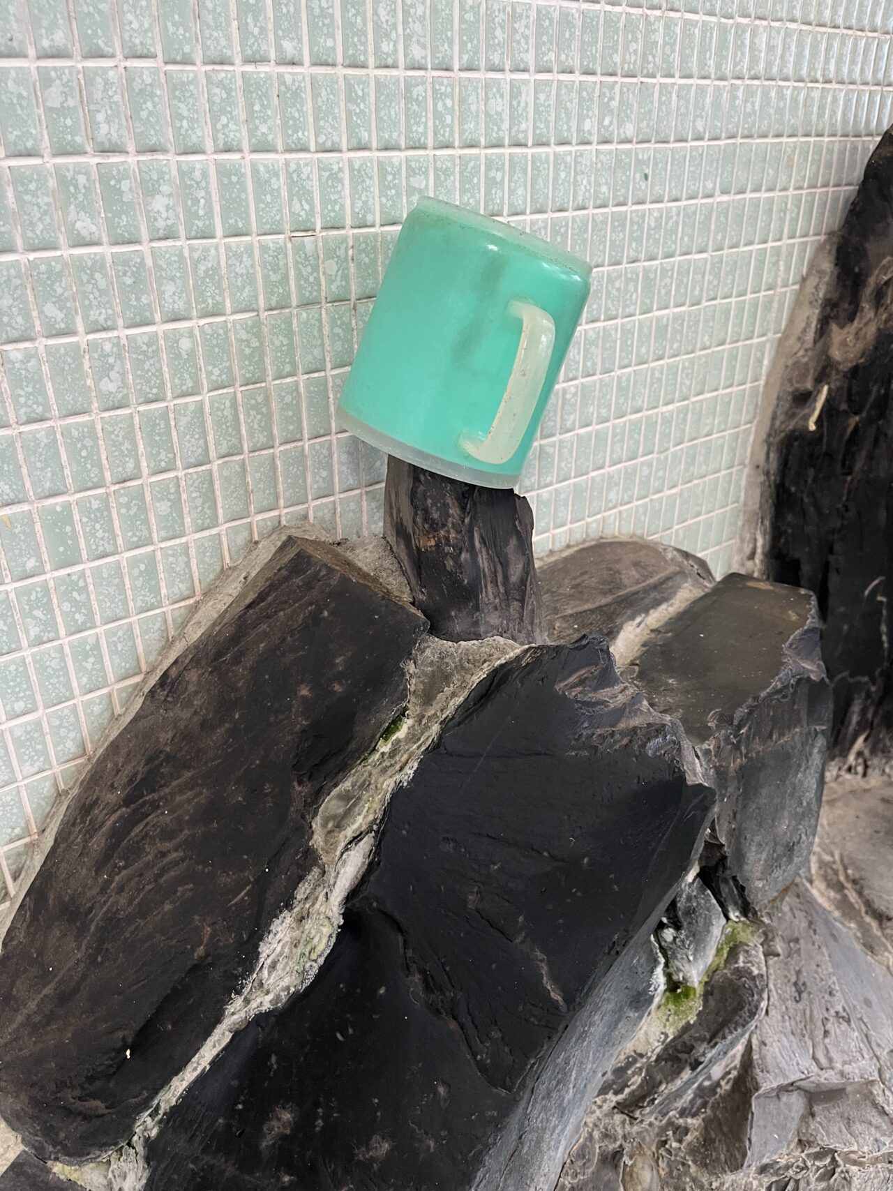 コップが用意されていて飲泉も可能