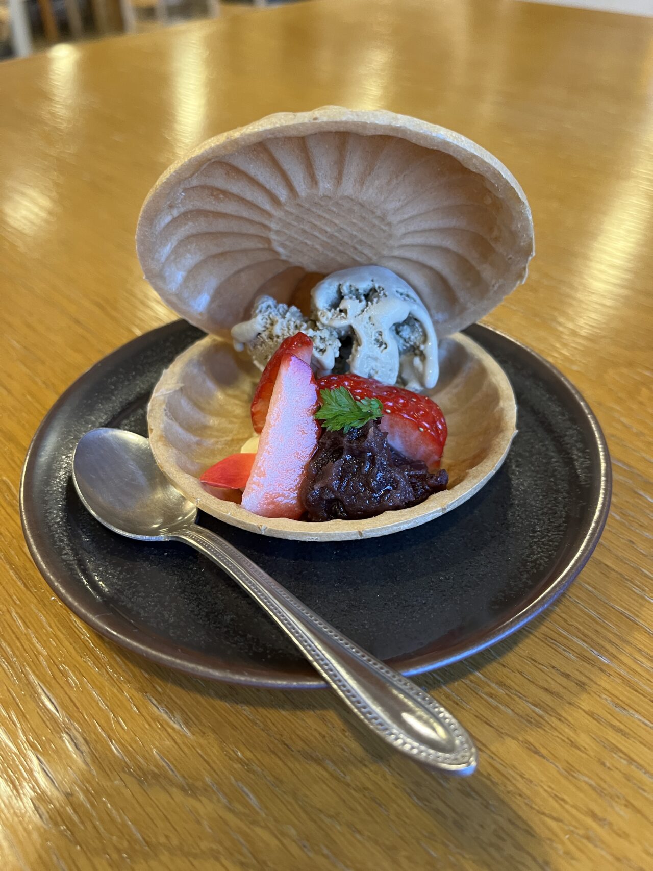 見た目もお洒落な最中のデザート