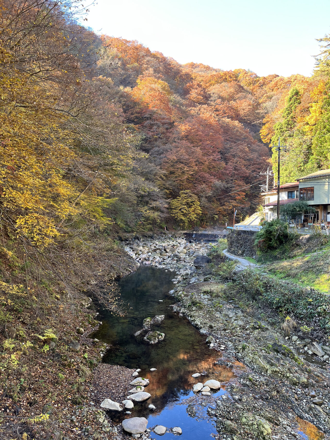 温泉が流れる長笹沢川