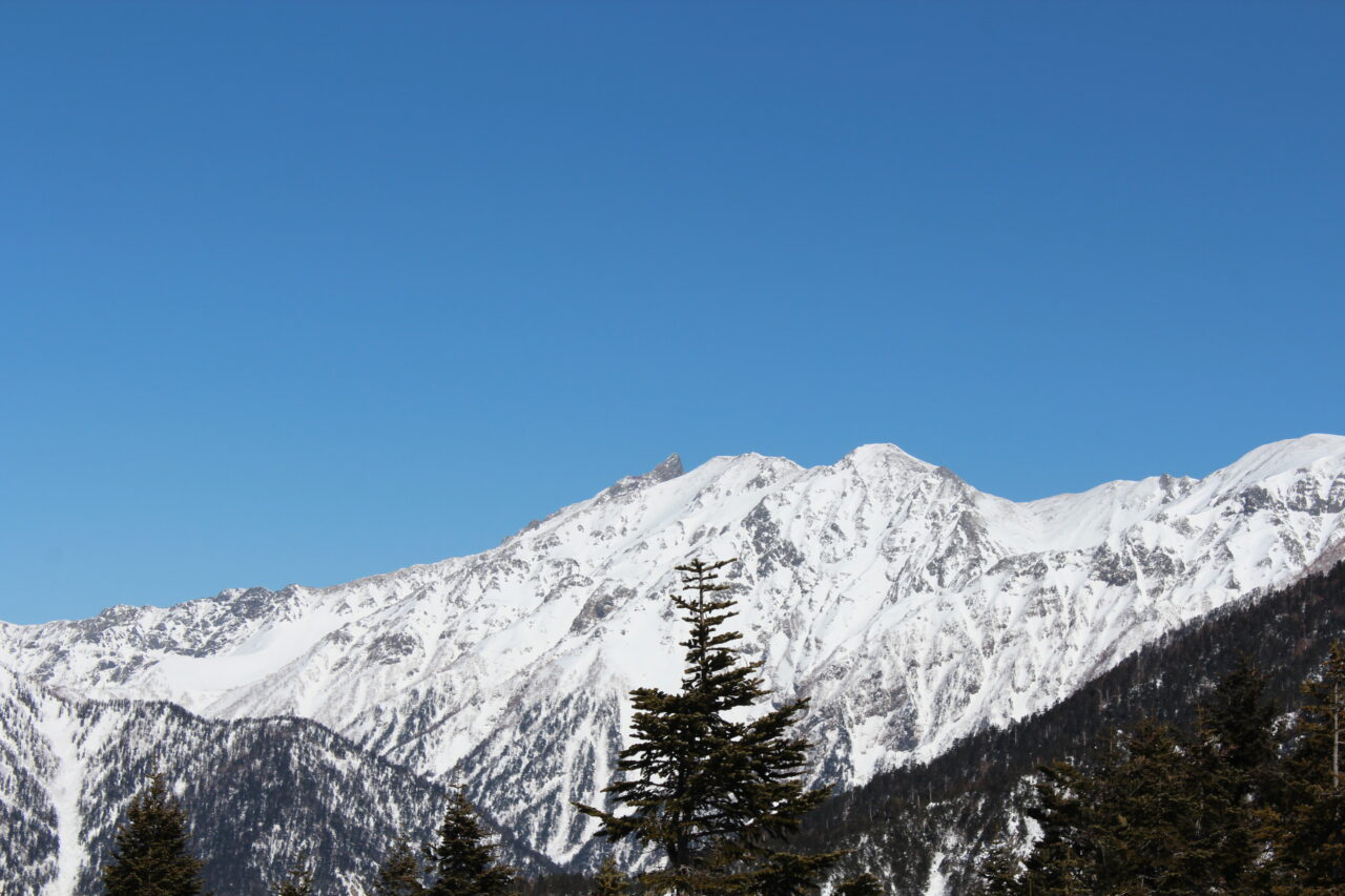 やはり目立つ雪山の槍ヶ岳