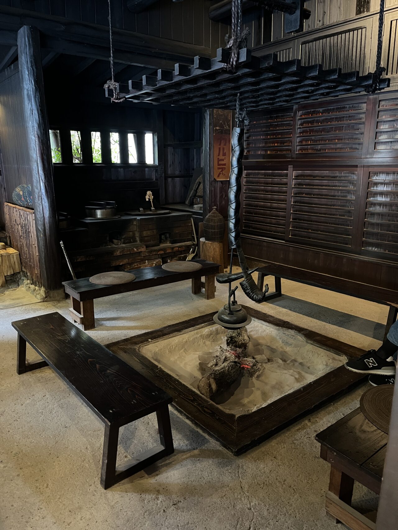 昔ながらの雰囲気のいろり