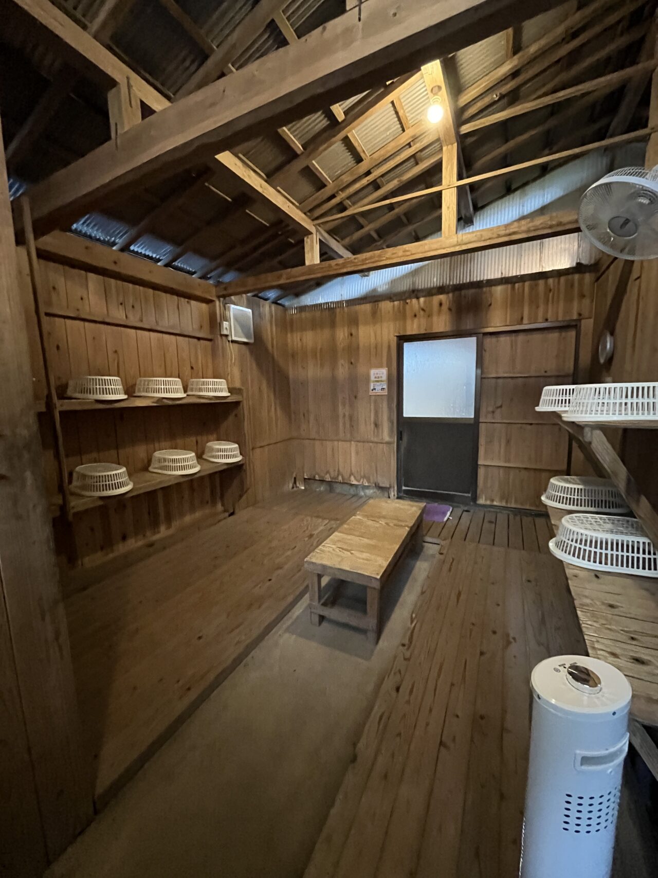 木造りの脱衣所