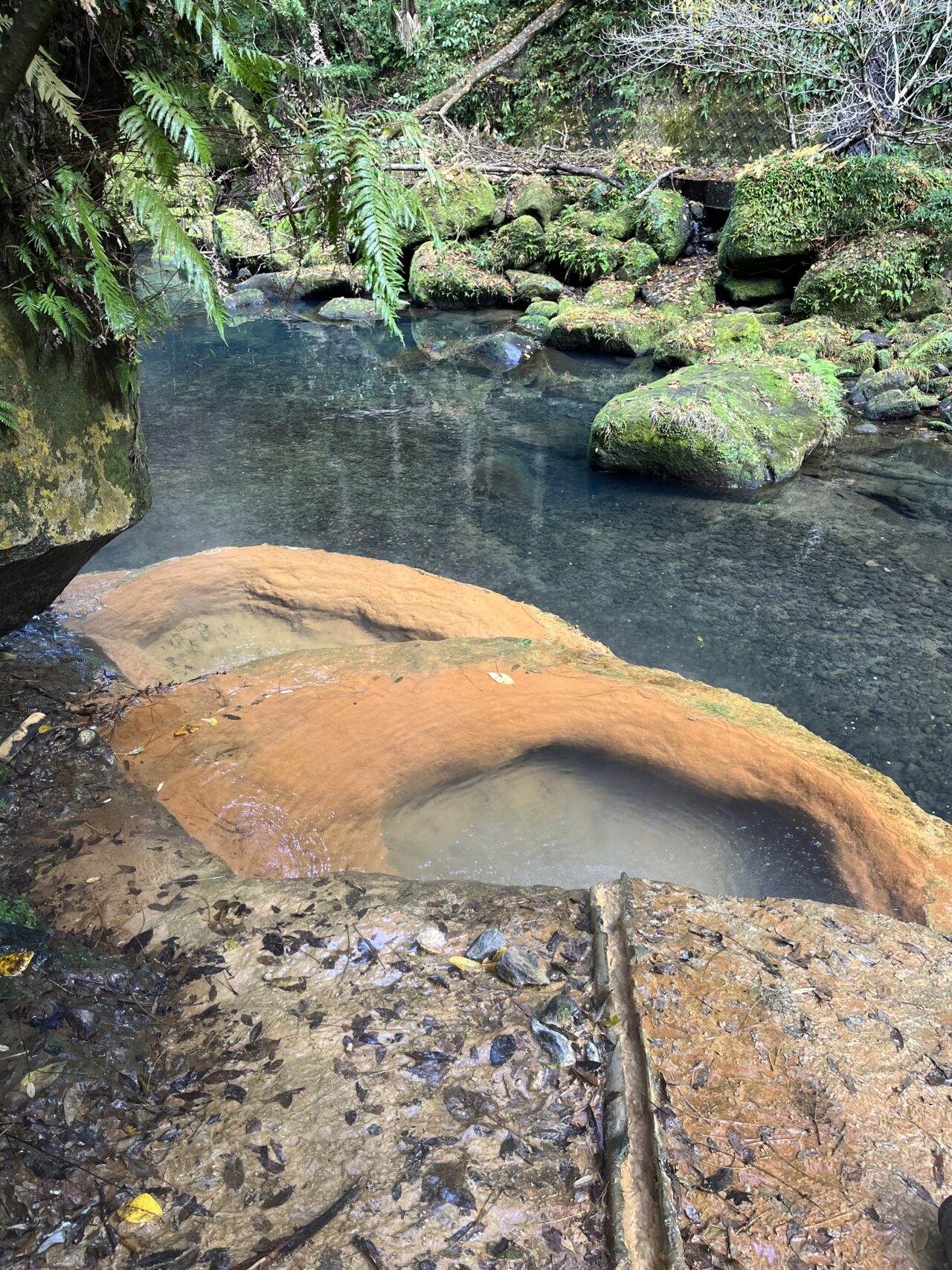 2つの浴槽が棚田のよう