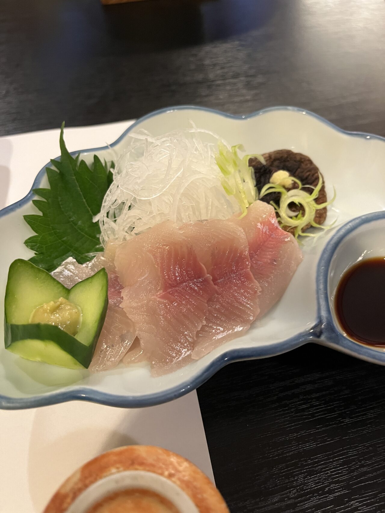 臭みのないヤマメの刺身