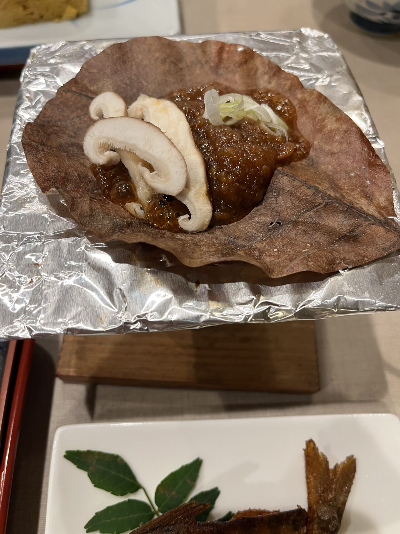 ご飯と相性抜群の朴葉焼き