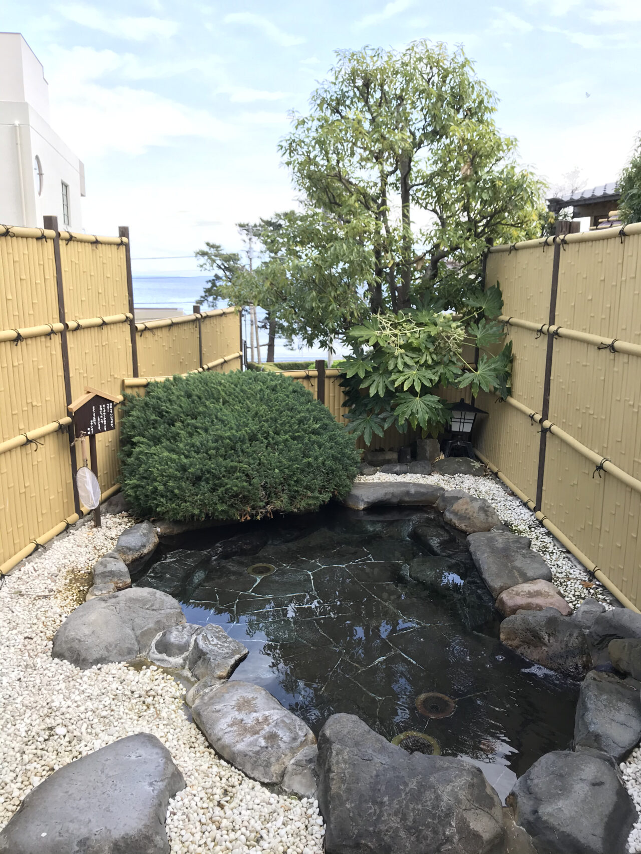 別棟の庭園風露天風呂