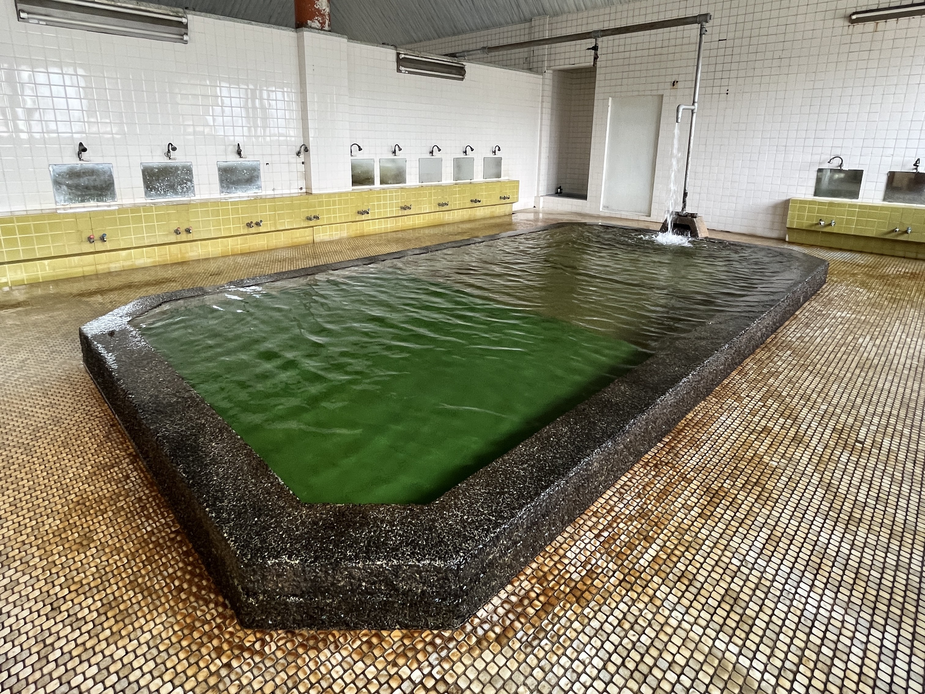 姉戸川温泉の大浴場